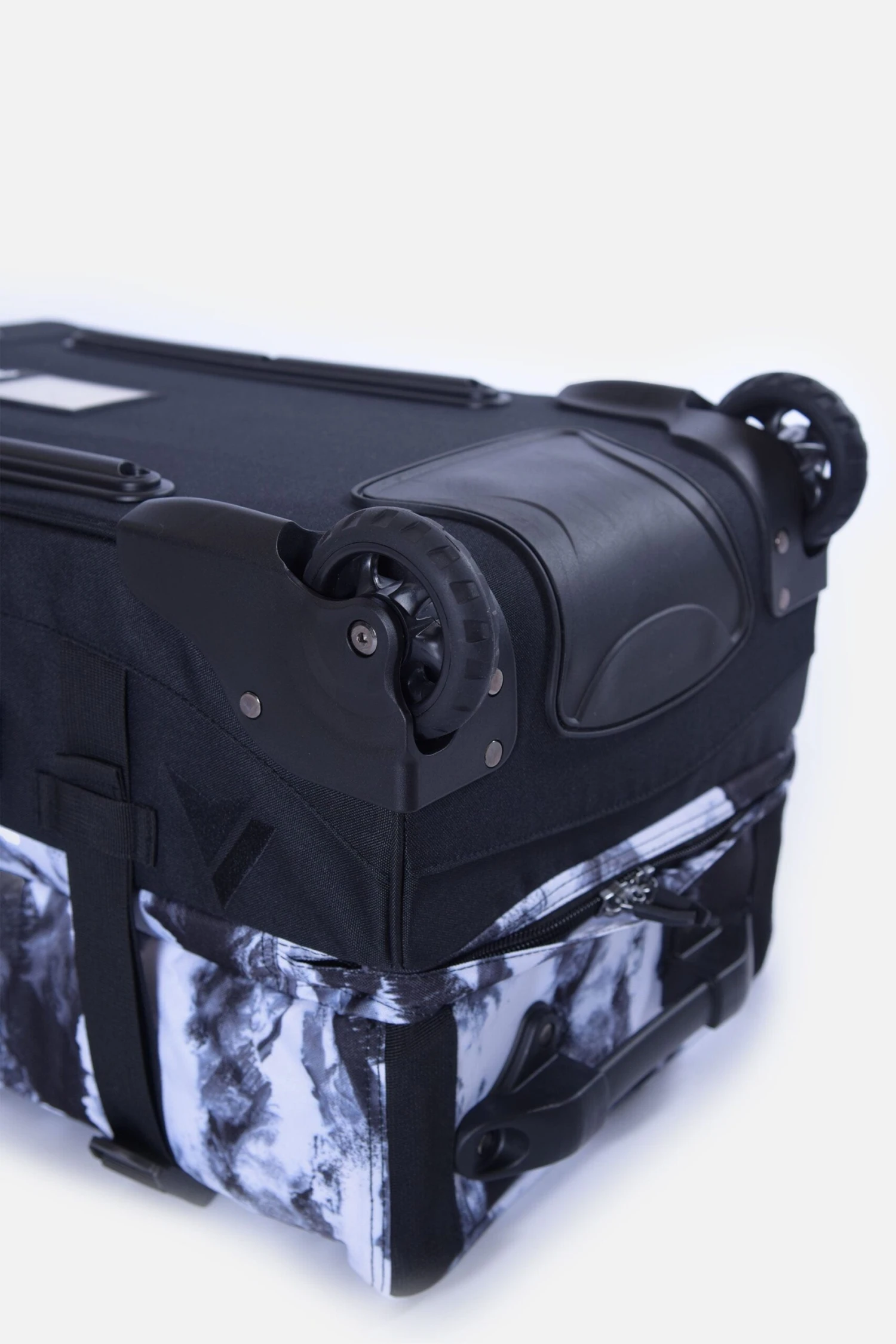 Surfanic Maxim 2.0 70L Roller Bag - White Out Print 10 Surfanic Maxim 2.0 70L Roller Bag - White Out Print - Image 8